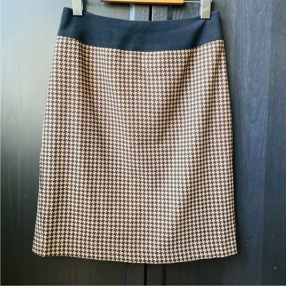 🚨3X$30🚨 Houndstooth skirt - Picture 4 of 10
